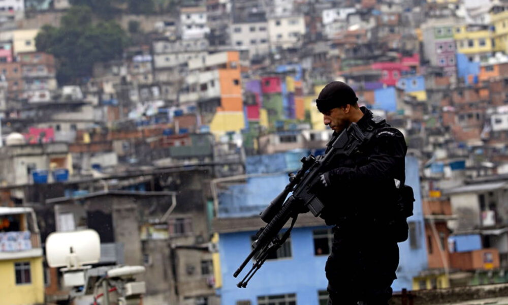 Gestão de segurança pública em comunidades de risco