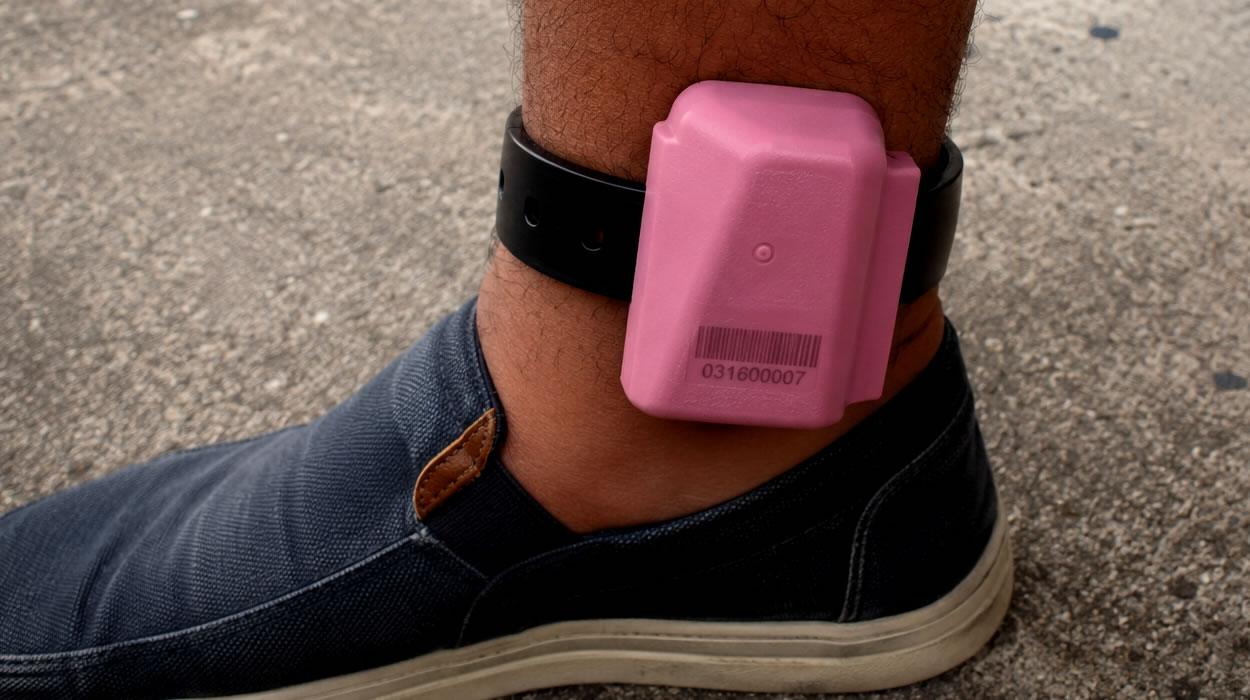 tornozeleira eletrônica rosa